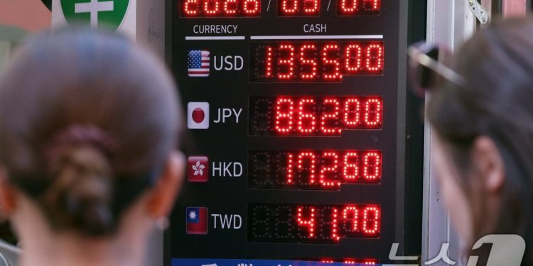 기업이 쏟아낸 달러에 환율 1340원대…”1300원 간다” vs “4분기 반등”