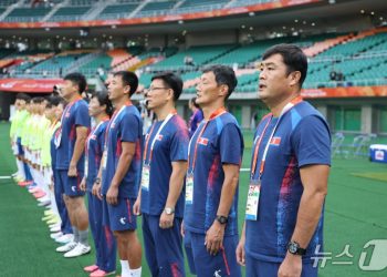 北 감독, 남북전 뒤 한국 코치진과 악수 거부…”축구하러 왔다”[AG]