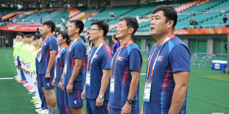北 감독, 남북전 뒤 한국 코치진과 악수 거부…”축구하러 왔다”[AG]