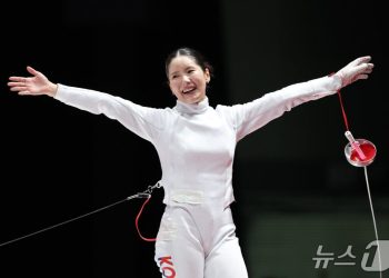 ‘개인전 恨 풀었다’ 송세라, 여자 에페 금메달…韓 6번째 金
