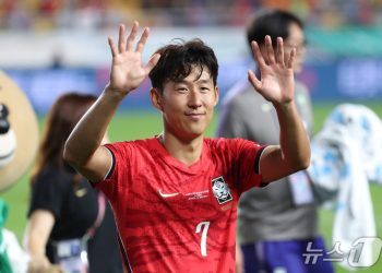 손흥민, 모레노호 데뷔전 완승에도 “한 경기 결과로 들뜨면 안 돼”