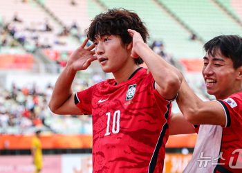 ‘4연패 도전’ 남자 축구, 中 꺾고 결승행…유도 장세윤 값진 銀[AG]