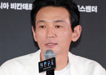 ‘황정민 스토킹’ 40대 여성, 벌금 600만원 선고…소속사 “선처 없다”