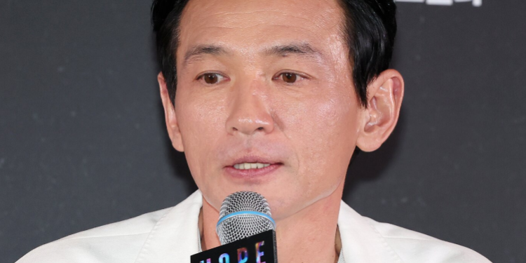 ‘황정민 스토킹’ 40대 여성, 벌금 600만원 선고…소속사 “선처 없다”