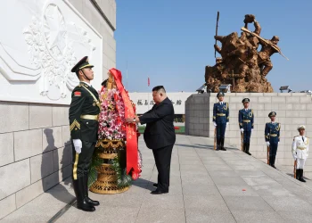 러시아서 군사 실익, 중국서 경제 활로…김정은의 ‘양손잡이 외교’