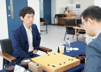 이창호, 사상 첫 통산 2000승…”바둑을 계속 둘 수 있어 행복”