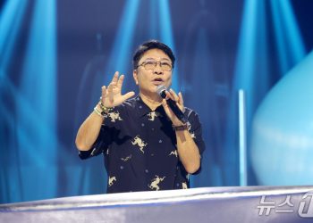 ‘A2O 설립’ 이수만, 기술·음악 앞세운 화려한 복귀…신예그룹으로 새 도전