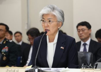 강경화 “한미 최대 난제 정보협력…백악관과 소통 한계”