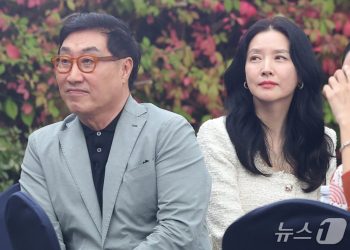 이영애, 75세 안 믿기는 남편 정호영과 아름다운예술인상 동반 참석 모습 포착