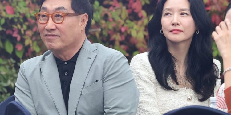 이영애, 75세 안 믿기는 남편 정호영과 아름다운예술인상 동반 참석 모습 포착