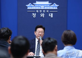 李대통령 “전작권 반드시 조기 환수…北핵무기, 실전 아닌 최후 방어무기”