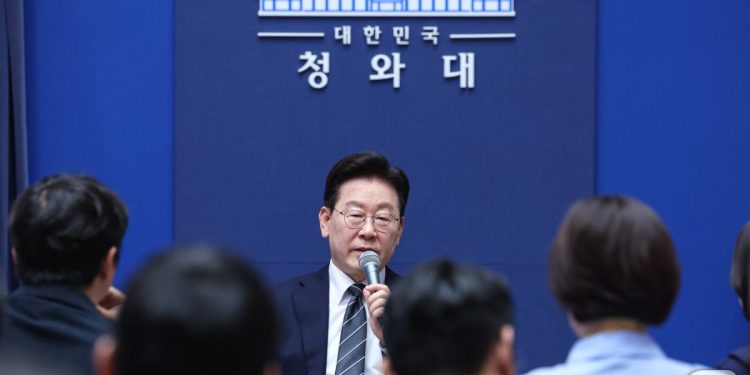 李대통령 “전작권 반드시 조기 환수…北핵무기, 실전 아닌 최후 방어무기”